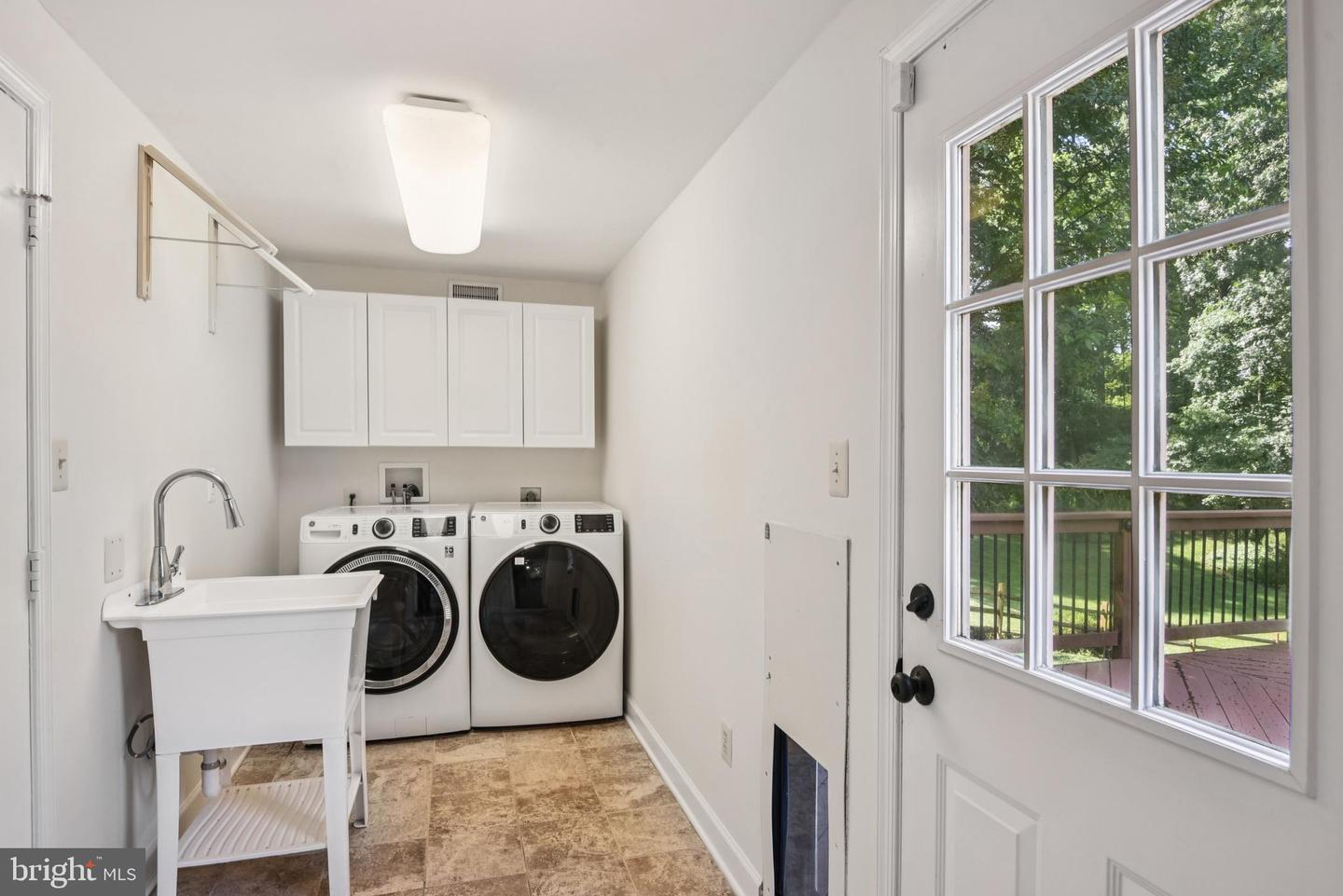 10182 HILLINGTON CT, VIENNA, Virginia 22182, 5 Bedrooms Bedrooms, ,3 BathroomsBathrooms,Residential,For sale,10182 HILLINGTON CT,VAFX2255714 MLS # VAFX2255714