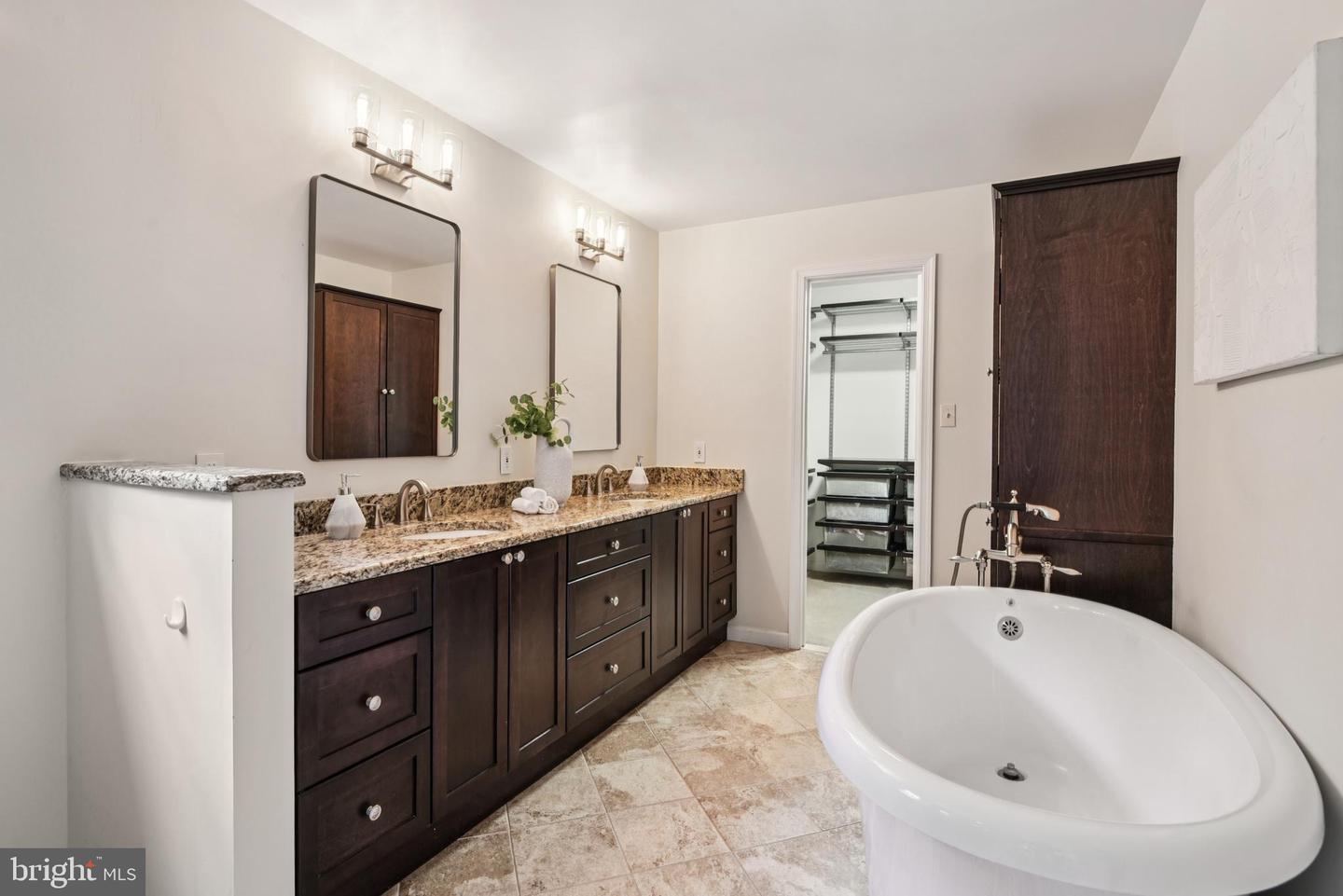 10182 HILLINGTON CT, VIENNA, Virginia 22182, 5 Bedrooms Bedrooms, ,3 BathroomsBathrooms,Residential,For sale,10182 HILLINGTON CT,VAFX2255714 MLS # VAFX2255714