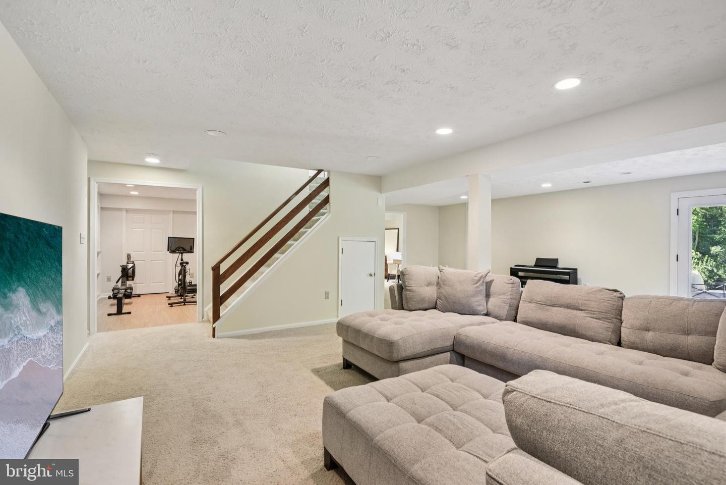 10182 HILLINGTON CT, VIENNA, Virginia 22182, 5 Bedrooms Bedrooms, ,3 BathroomsBathrooms,Residential,For sale,10182 HILLINGTON CT,VAFX2255714 MLS # VAFX2255714