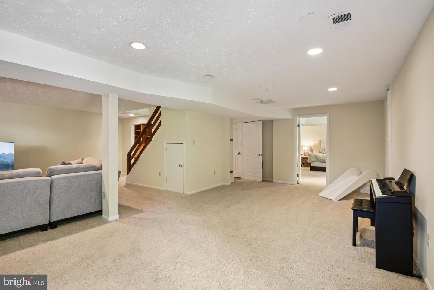 10182 HILLINGTON CT, VIENNA, Virginia 22182, 5 Bedrooms Bedrooms, ,3 BathroomsBathrooms,Residential,For sale,10182 HILLINGTON CT,VAFX2255714 MLS # VAFX2255714