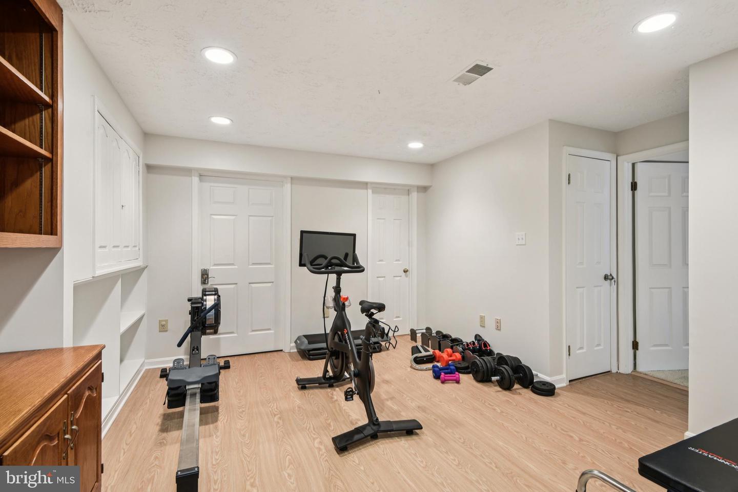 10182 HILLINGTON CT, VIENNA, Virginia 22182, 5 Bedrooms Bedrooms, ,3 BathroomsBathrooms,Residential,For sale,10182 HILLINGTON CT,VAFX2255714 MLS # VAFX2255714