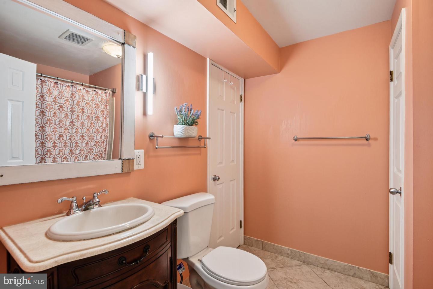 10182 HILLINGTON CT, VIENNA, Virginia 22182, 5 Bedrooms Bedrooms, ,3 BathroomsBathrooms,Residential,For sale,10182 HILLINGTON CT,VAFX2255714 MLS # VAFX2255714