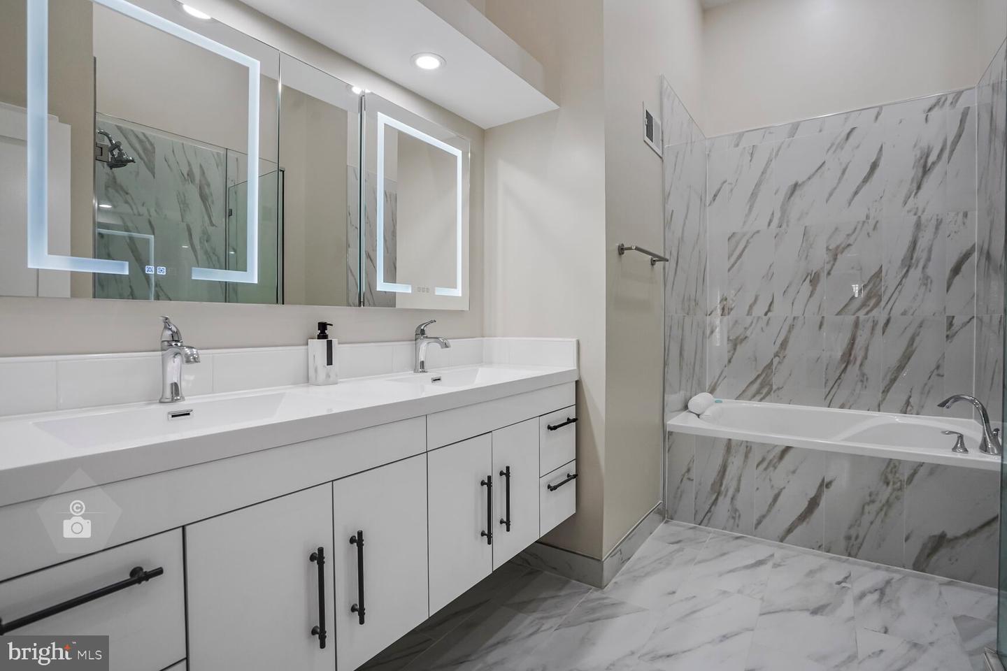 12340 FOX LAKE CT, FAIRFAX, Virginia 22033, 4 Bedrooms Bedrooms, ,3 BathroomsBathrooms,Residential,For sale,12340 FOX LAKE CT,VAFX2255748 MLS # VAFX2255748
