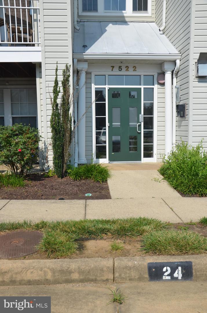 7522 SNOWPEA CT #24, ALEXANDRIA, Virginia 22306, 2 Bedrooms Bedrooms, 5 Rooms Rooms,2 BathroomsBathrooms,Residential,For sale,7522 SNOWPEA CT #24,VAFX2255846 MLS # VAFX2255846
