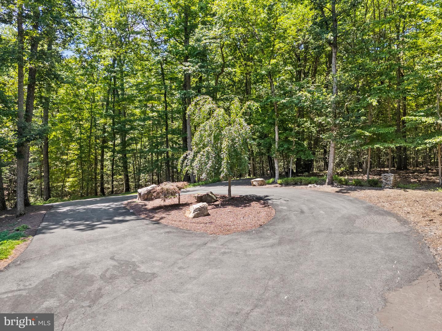 14026 FERN VALLEY LN, LEESBURG, Virginia 20176, 7 Bedrooms Bedrooms, ,6 BathroomsBathrooms,Residential,For sale,14026 FERN VALLEY LN,VALO2102322 MLS # VALO2102322