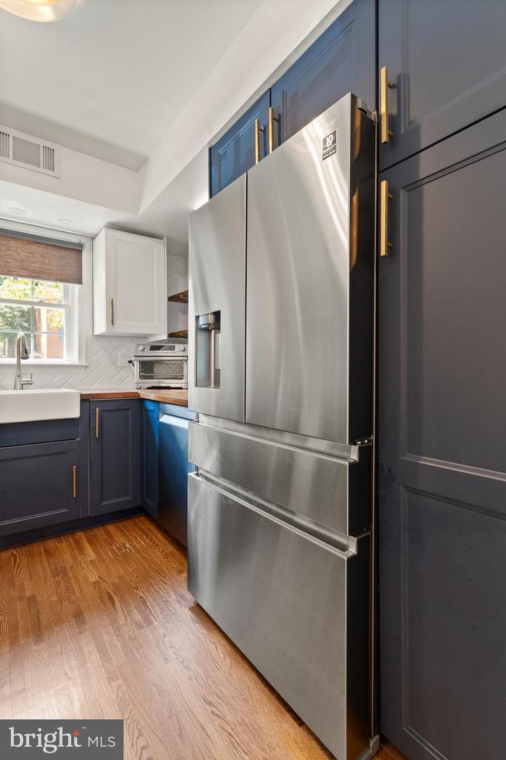 6627 BURLINGTON PL, SPRINGFIELD, Virginia 22152, 2 Bedrooms Bedrooms, ,2 BathroomsBathrooms,Residential,For sale,6627 BURLINGTON PL,VAFX2255866 MLS # VAFX2255866