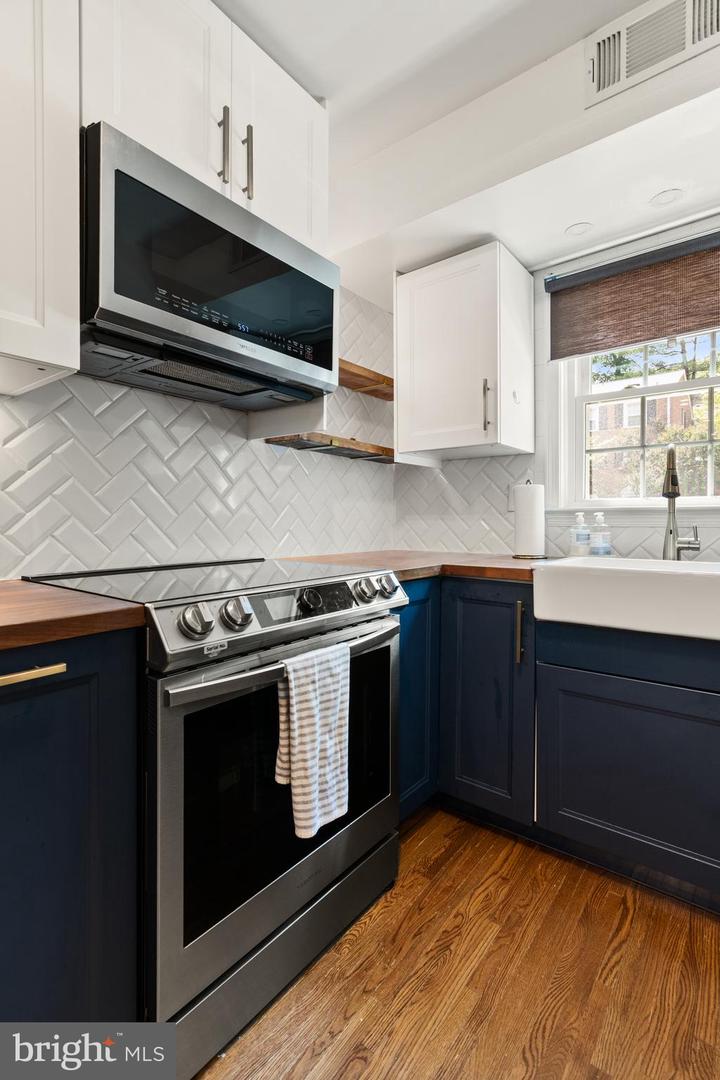 6627 BURLINGTON PL, SPRINGFIELD, Virginia 22152, 2 Bedrooms Bedrooms, ,2 BathroomsBathrooms,Residential,For sale,6627 BURLINGTON PL,VAFX2255866 MLS # VAFX2255866