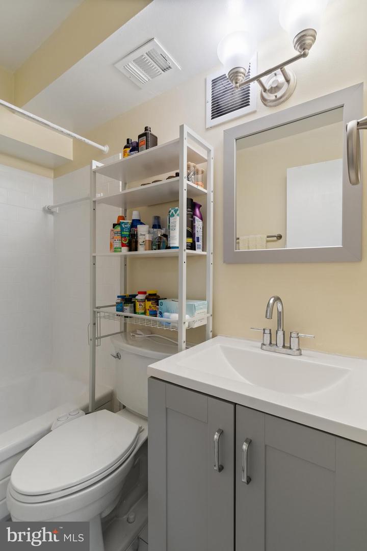 6627 BURLINGTON PL, SPRINGFIELD, Virginia 22152, 2 Bedrooms Bedrooms, ,2 BathroomsBathrooms,Residential,For sale,6627 BURLINGTON PL,VAFX2255866 MLS # VAFX2255866