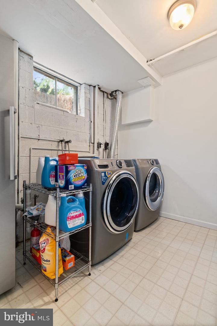 6627 BURLINGTON PL, SPRINGFIELD, Virginia 22152, 2 Bedrooms Bedrooms, ,2 BathroomsBathrooms,Residential,For sale,6627 BURLINGTON PL,VAFX2255866 MLS # VAFX2255866