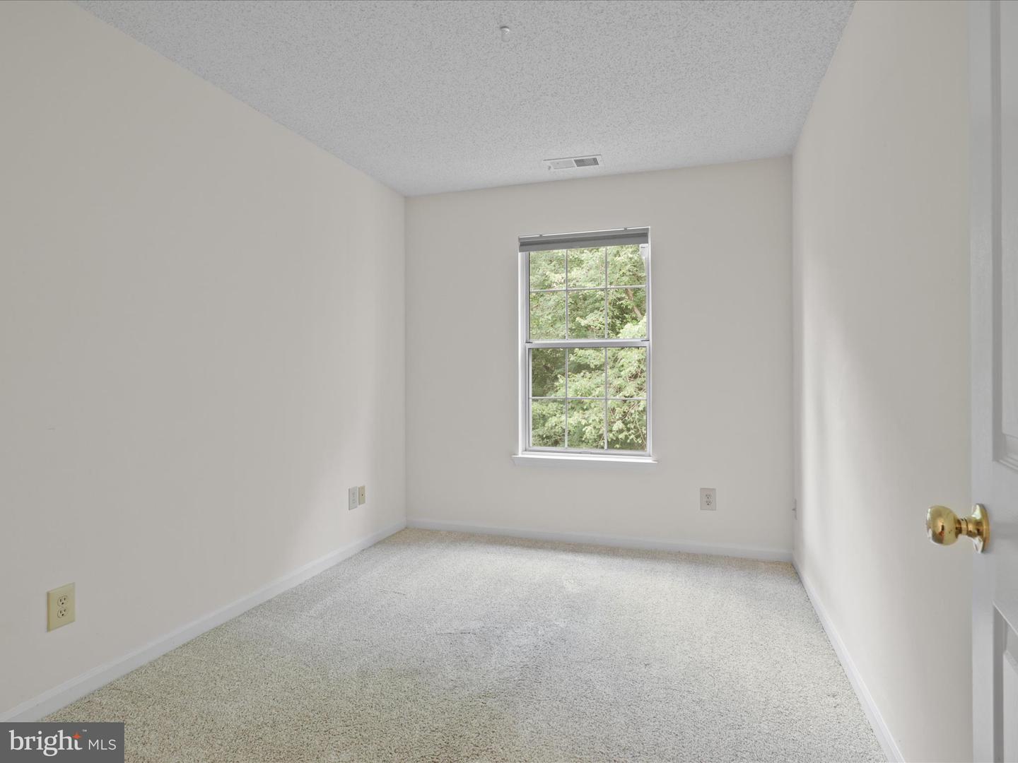 12010 GOLF RIDGE CT #302, FAIRFAX, Virginia 22033, 3 Bedrooms Bedrooms, ,2 BathroomsBathrooms,Residential,For sale,12010 GOLF RIDGE CT #302,VAFX2255900 MLS # VAFX2255900