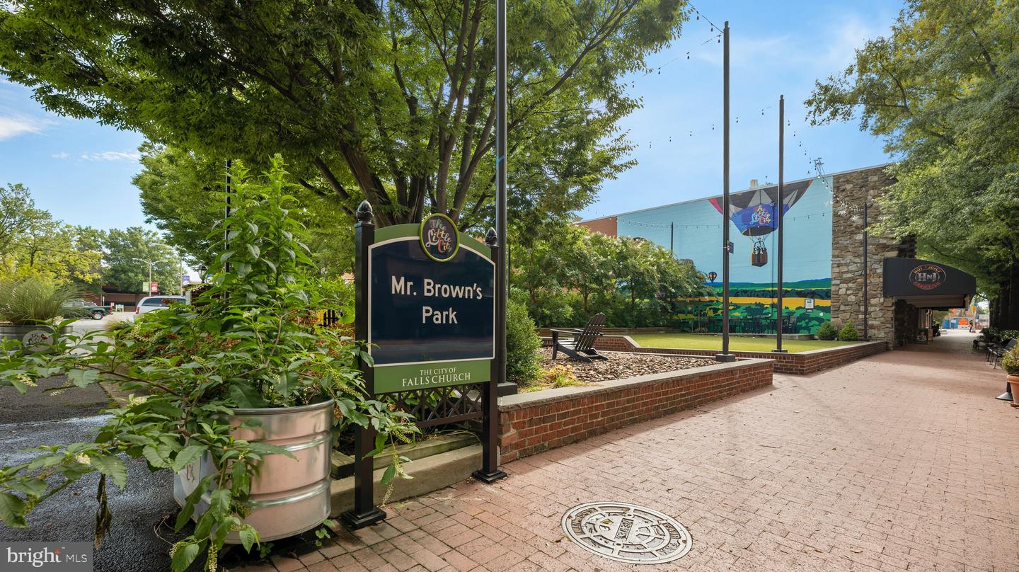 2835 MEADOW LN, FALLS CHURCH, Virginia 22042, 4 Bedrooms Bedrooms, ,2 BathroomsBathrooms,Residential,For sale,2835 MEADOW LN,VAFX2255968 MLS # VAFX2255968