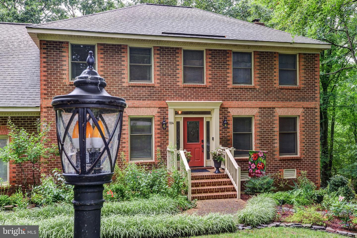 104 TUDOR, WILLIAMSBURG, Virginia 23185, 4 Bedrooms Bedrooms, 10 Rooms Rooms,3 BathroomsBathrooms,Residential,For sale,104 TUDOR,VAYV2000096 MLS # VAYV2000096