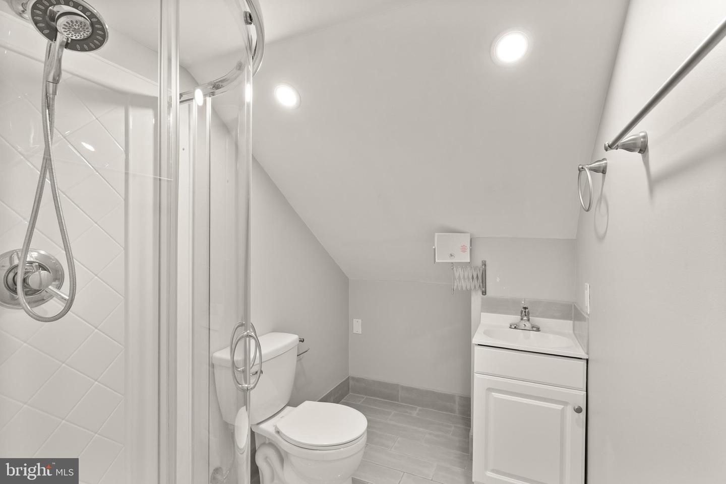 5104 BIRCH LN, ANNANDALE, Virginia 22003, 5 Bedrooms Bedrooms, ,4 BathroomsBathrooms,Residential,For sale,5104 BIRCH LN,VAFX2256010 MLS # VAFX2256010