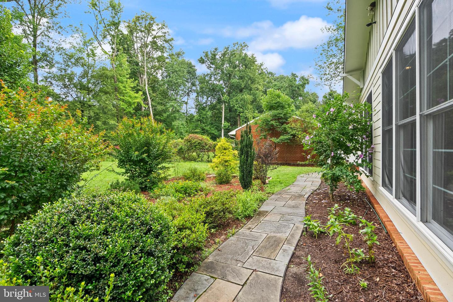 5104 BIRCH LN, ANNANDALE, Virginia 22003, 5 Bedrooms Bedrooms, ,4 BathroomsBathrooms,Residential,For sale,5104 BIRCH LN,VAFX2256010 MLS # VAFX2256010