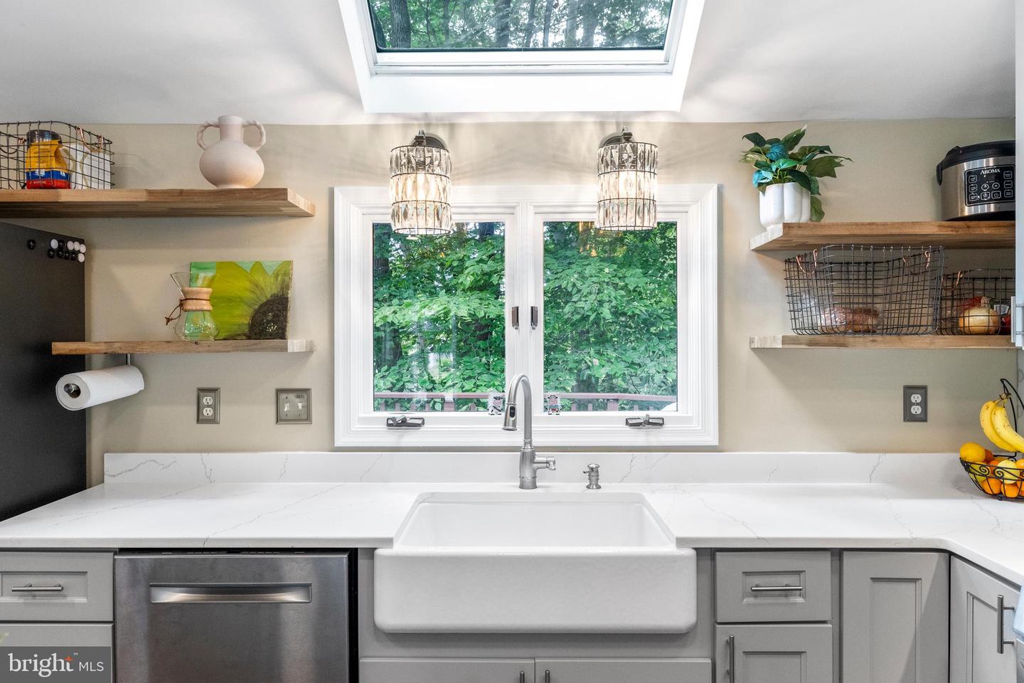 8153 SHIPS CURVE LN, SPRINGFIELD, Virginia 22153, 5 Bedrooms Bedrooms, 15 Rooms Rooms,3 BathroomsBathrooms,Residential,For sale,8153 SHIPS CURVE LN,VAFX2256034 MLS # VAFX2256034