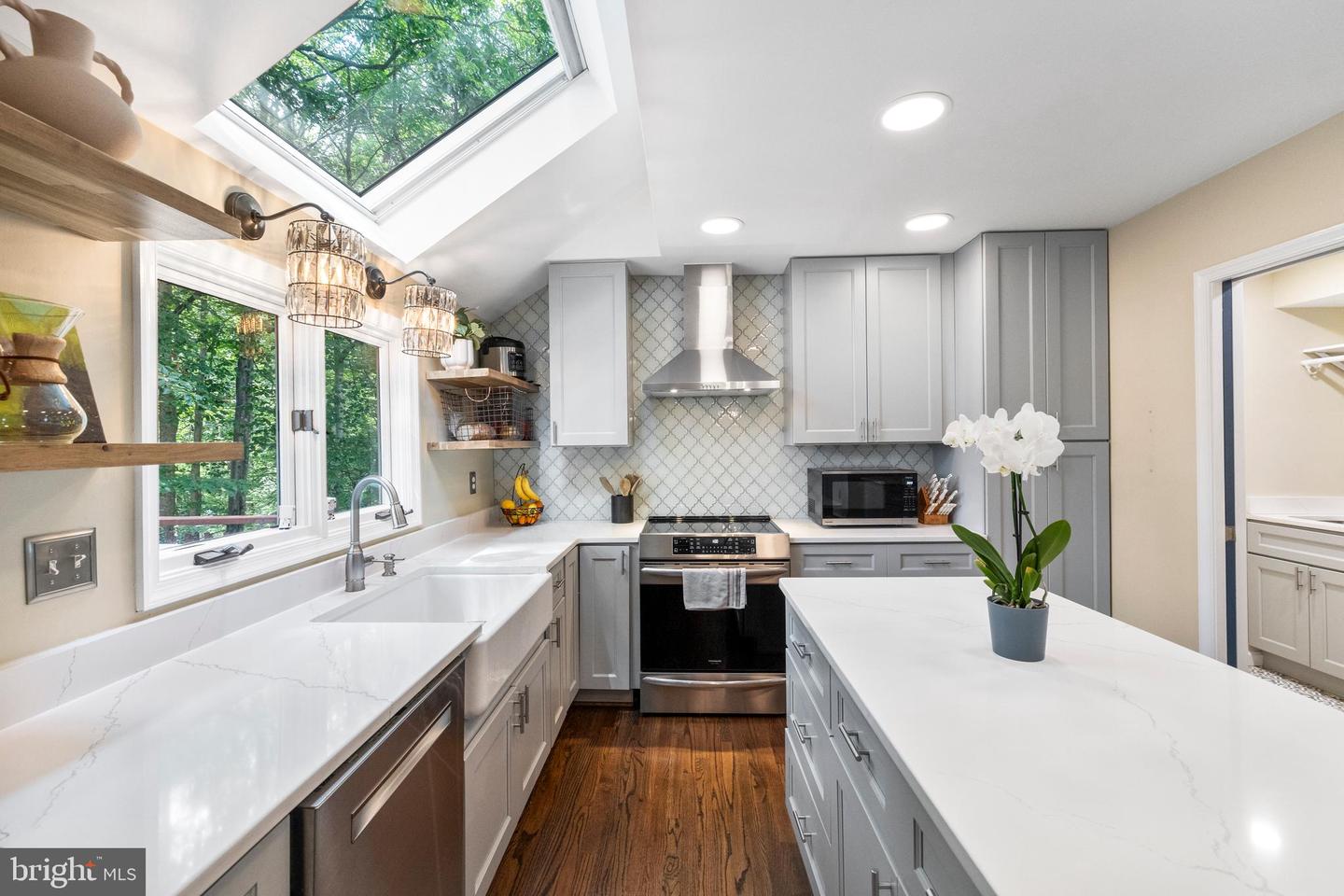 8153 SHIPS CURVE LN, SPRINGFIELD, Virginia 22153, 5 Bedrooms Bedrooms, 15 Rooms Rooms,3 BathroomsBathrooms,Residential,For sale,8153 SHIPS CURVE LN,VAFX2256034 MLS # VAFX2256034