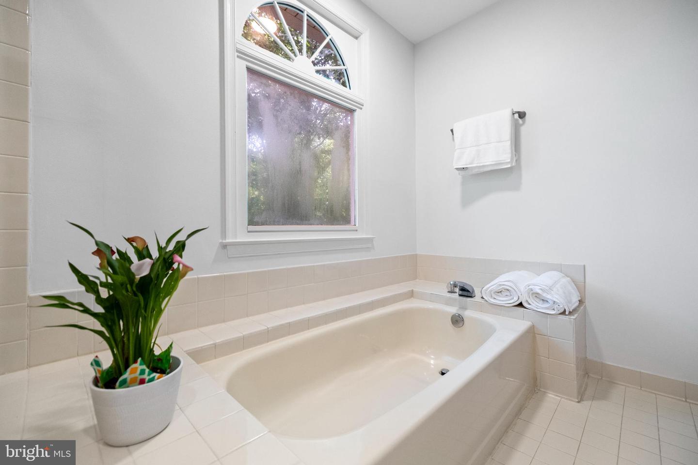 8153 SHIPS CURVE LN, SPRINGFIELD, Virginia 22153, 5 Bedrooms Bedrooms, 15 Rooms Rooms,3 BathroomsBathrooms,Residential,For sale,8153 SHIPS CURVE LN,VAFX2256034 MLS # VAFX2256034