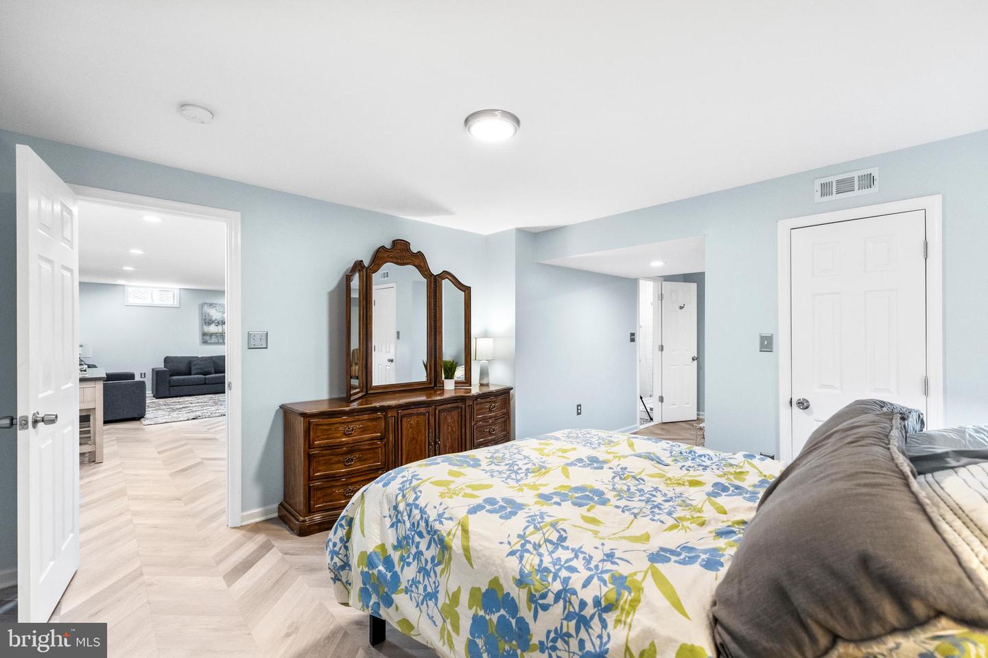 8153 SHIPS CURVE LN, SPRINGFIELD, Virginia 22153, 5 Bedrooms Bedrooms, 15 Rooms Rooms,3 BathroomsBathrooms,Residential,For sale,8153 SHIPS CURVE LN,VAFX2256034 MLS # VAFX2256034