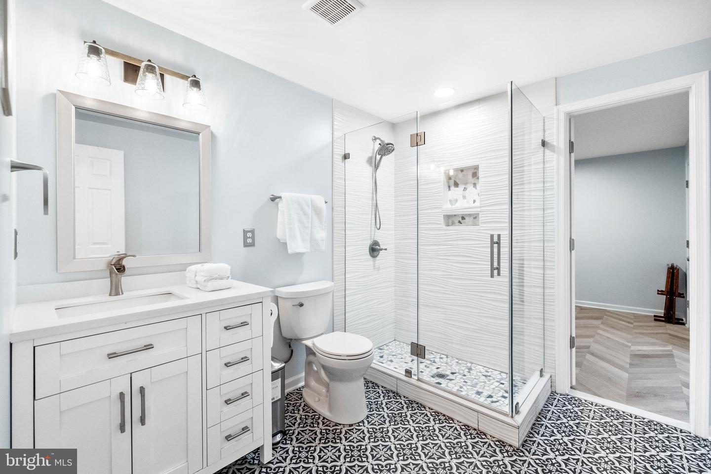 8153 SHIPS CURVE LN, SPRINGFIELD, Virginia 22153, 5 Bedrooms Bedrooms, 15 Rooms Rooms,3 BathroomsBathrooms,Residential,For sale,8153 SHIPS CURVE LN,VAFX2256034 MLS # VAFX2256034