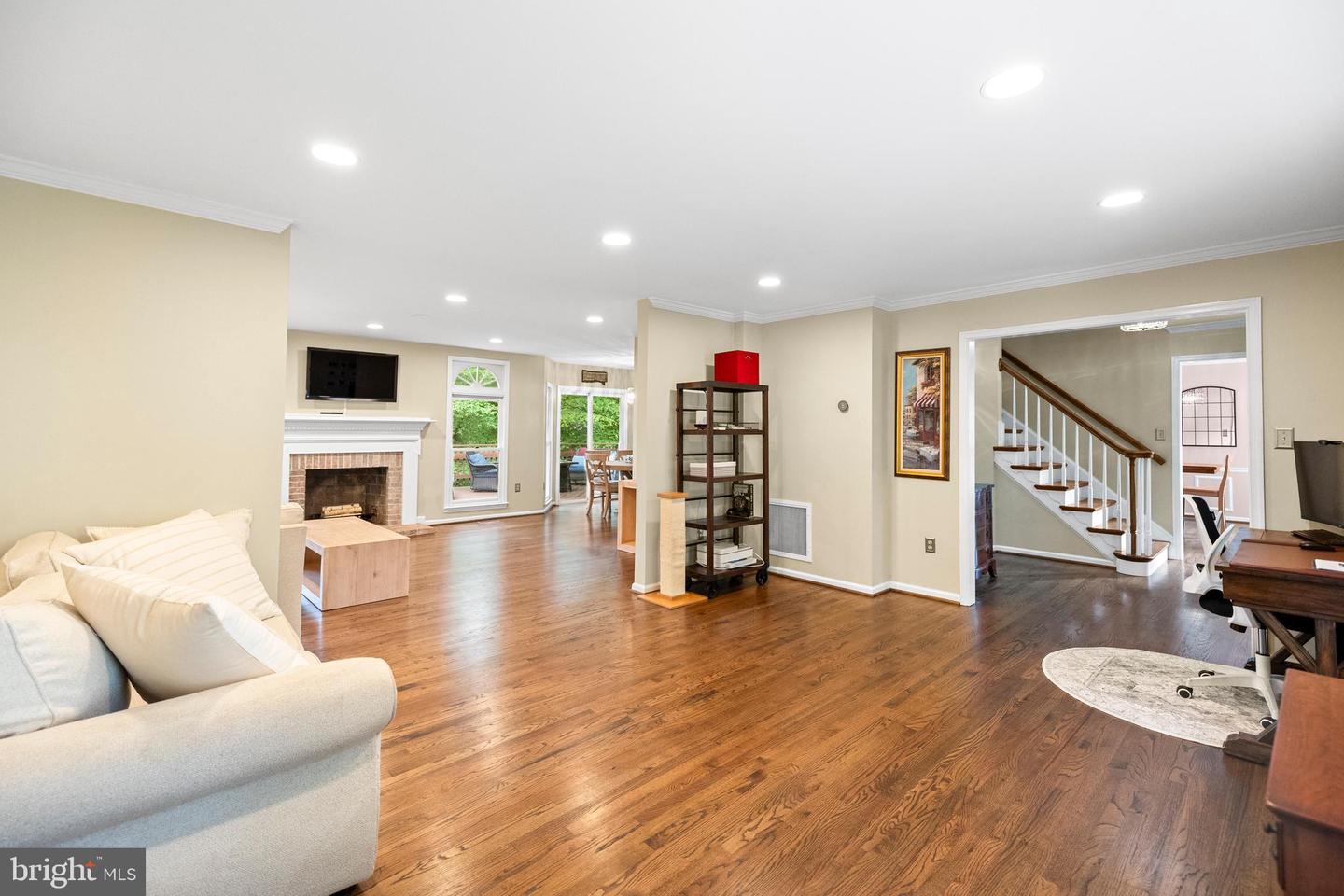 8153 SHIPS CURVE LN, SPRINGFIELD, Virginia 22153, 5 Bedrooms Bedrooms, 15 Rooms Rooms,3 BathroomsBathrooms,Residential,For sale,8153 SHIPS CURVE LN,VAFX2256034 MLS # VAFX2256034