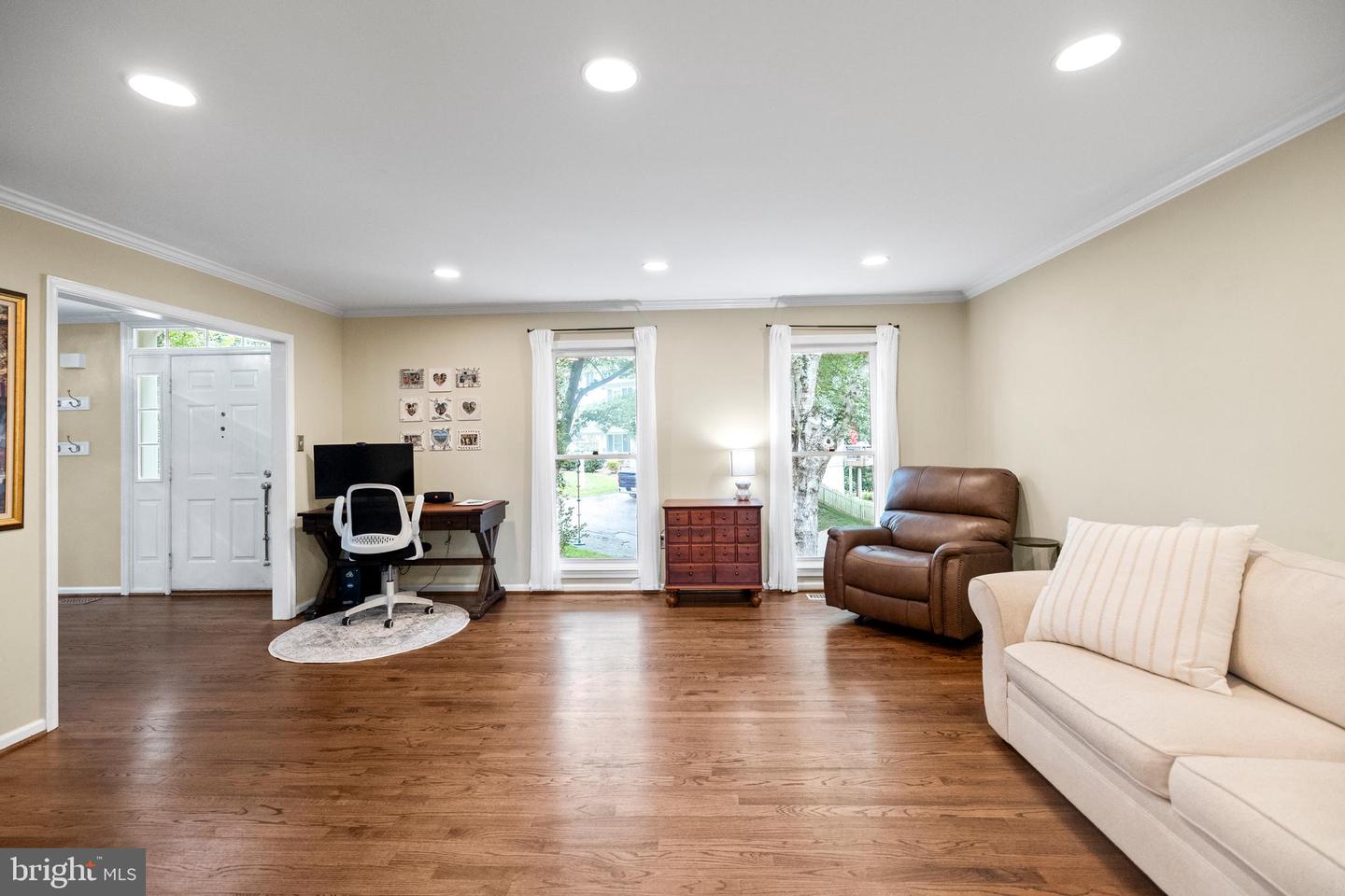 8153 SHIPS CURVE LN, SPRINGFIELD, Virginia 22153, 5 Bedrooms Bedrooms, 15 Rooms Rooms,3 BathroomsBathrooms,Residential,For sale,8153 SHIPS CURVE LN,VAFX2256034 MLS # VAFX2256034