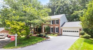 8153 SHIPS CURVE LN, SPRINGFIELD, Virginia 22153, 5 Bedrooms Bedrooms, 15 Rooms Rooms,3 BathroomsBathrooms,Residential,For sale,8153 SHIPS CURVE LN,VAFX2256034 MLS # VAFX2256034