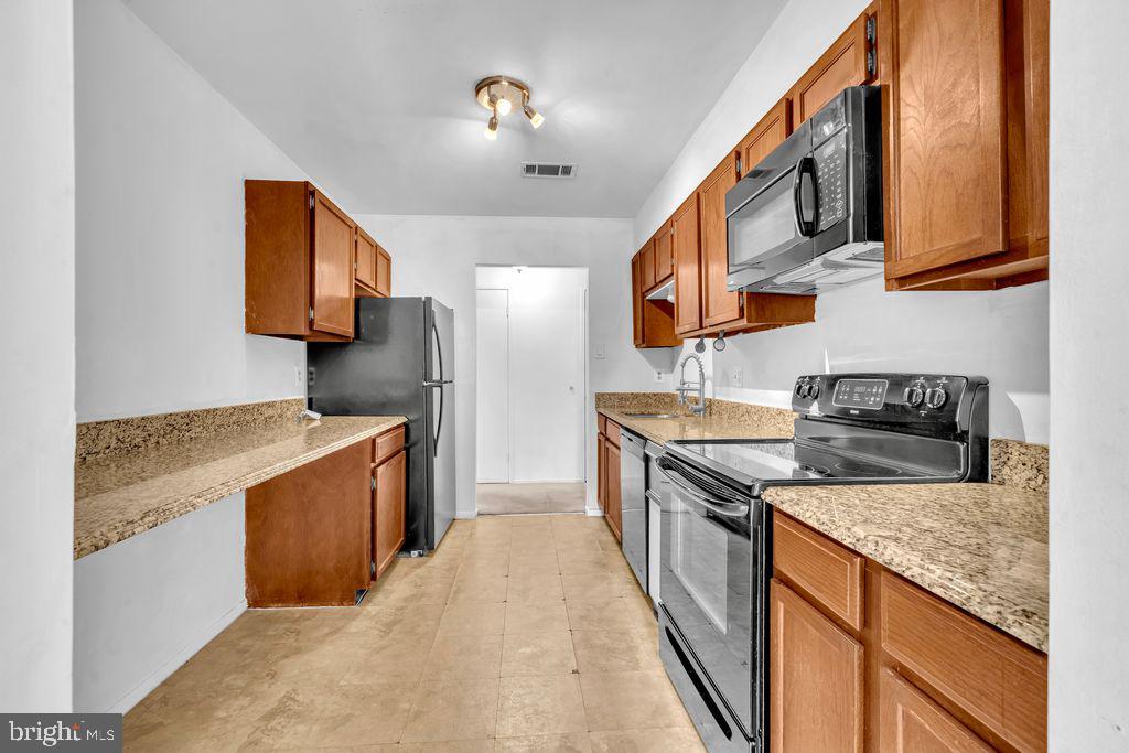 509 FLORIDA AVE #103, HERNDON, Virginia 20170, 2 Bedrooms Bedrooms, ,1 BathroomBathrooms,Residential,For sale,509 FLORIDA AVE #103,VAFX2256176 MLS # VAFX2256176