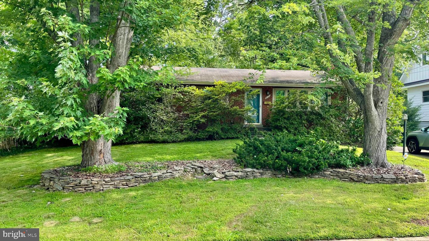 611 GIBSON DR SW, VIENNA, Virginia 22180, 4 Bedrooms Bedrooms, ,2 BathroomsBathrooms,Residential,For sale,611 GIBSON DR SW,VAFX2255956 MLS # VAFX2255956