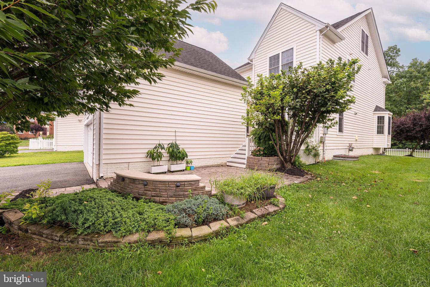 25285 DOOLITTLE LN, CHANTILLY, Virginia 20152, 5 Bedrooms Bedrooms, ,4 BathroomsBathrooms,Residential,For sale,25285 DOOLITTLE LN,VALO2102390 MLS # VALO2102390