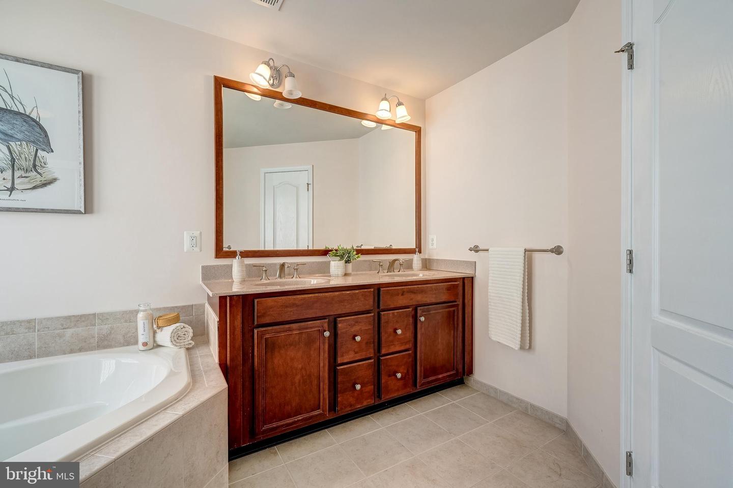 25285 DOOLITTLE LN, CHANTILLY, Virginia 20152, 5 Bedrooms Bedrooms, ,4 BathroomsBathrooms,Residential,For sale,25285 DOOLITTLE LN,VALO2102390 MLS # VALO2102390
