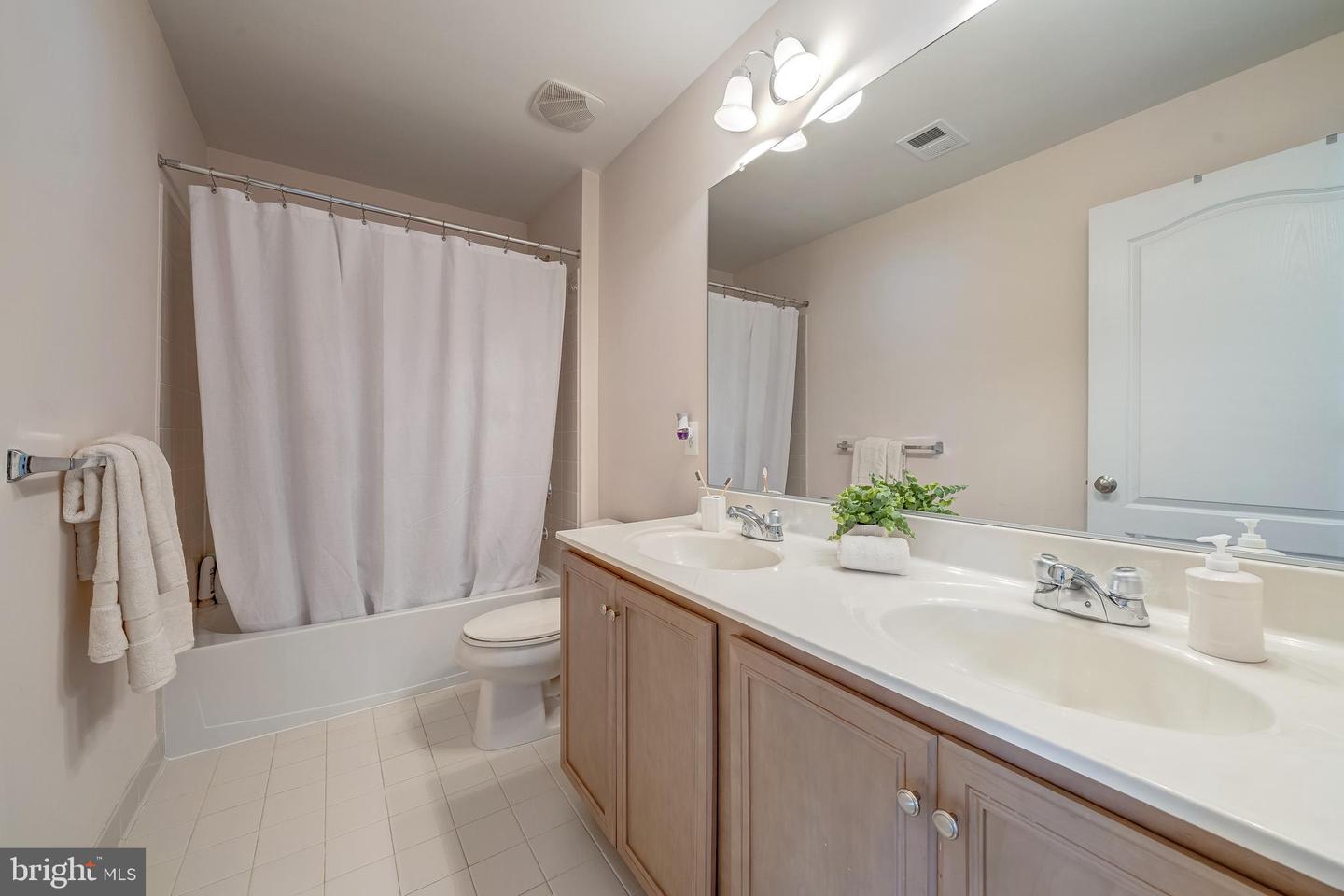25285 DOOLITTLE LN, CHANTILLY, Virginia 20152, 5 Bedrooms Bedrooms, ,4 BathroomsBathrooms,Residential,For sale,25285 DOOLITTLE LN,VALO2102390 MLS # VALO2102390