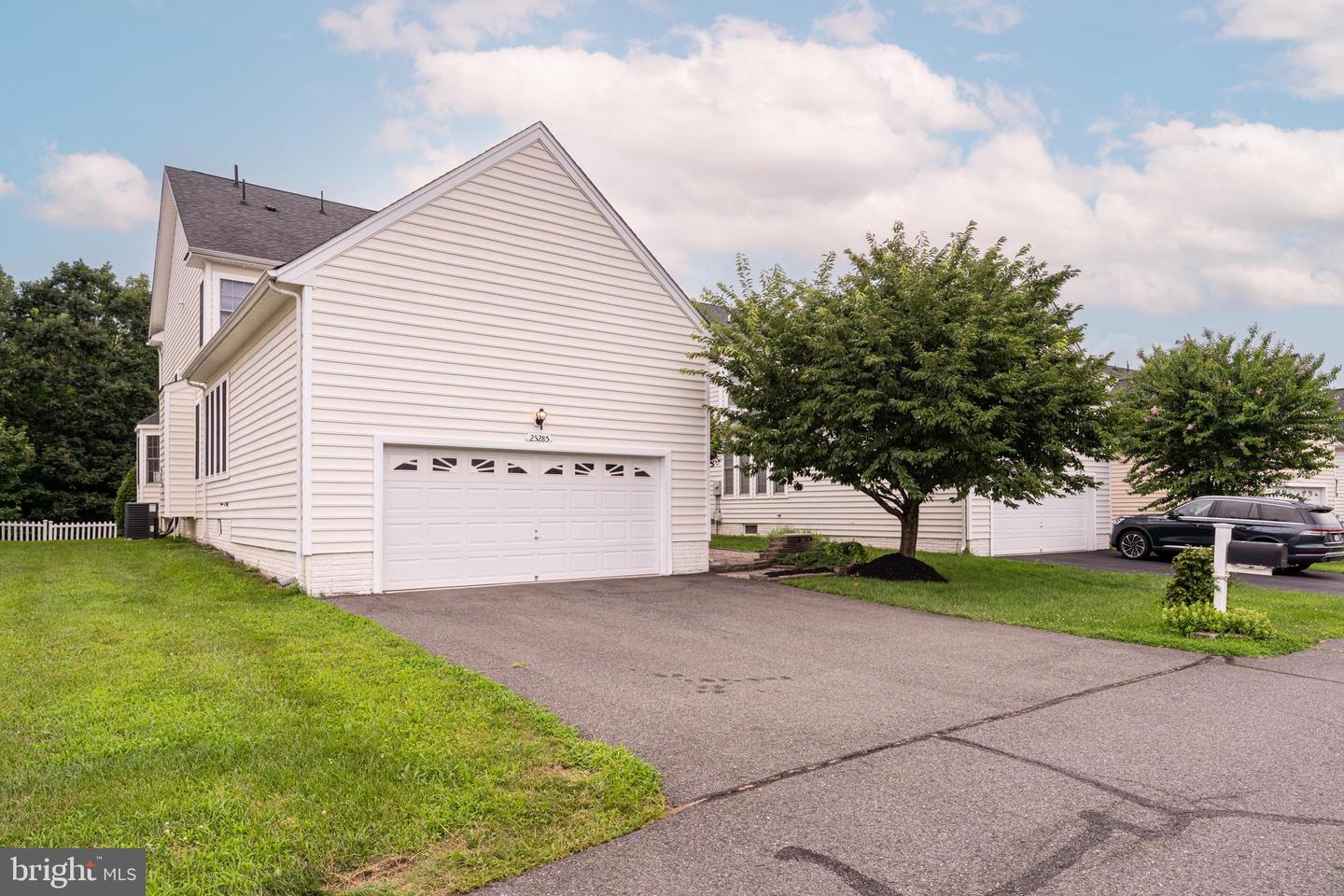 25285 DOOLITTLE LN, CHANTILLY, Virginia 20152, 5 Bedrooms Bedrooms, ,4 BathroomsBathrooms,Residential,For sale,25285 DOOLITTLE LN,VALO2102390 MLS # VALO2102390