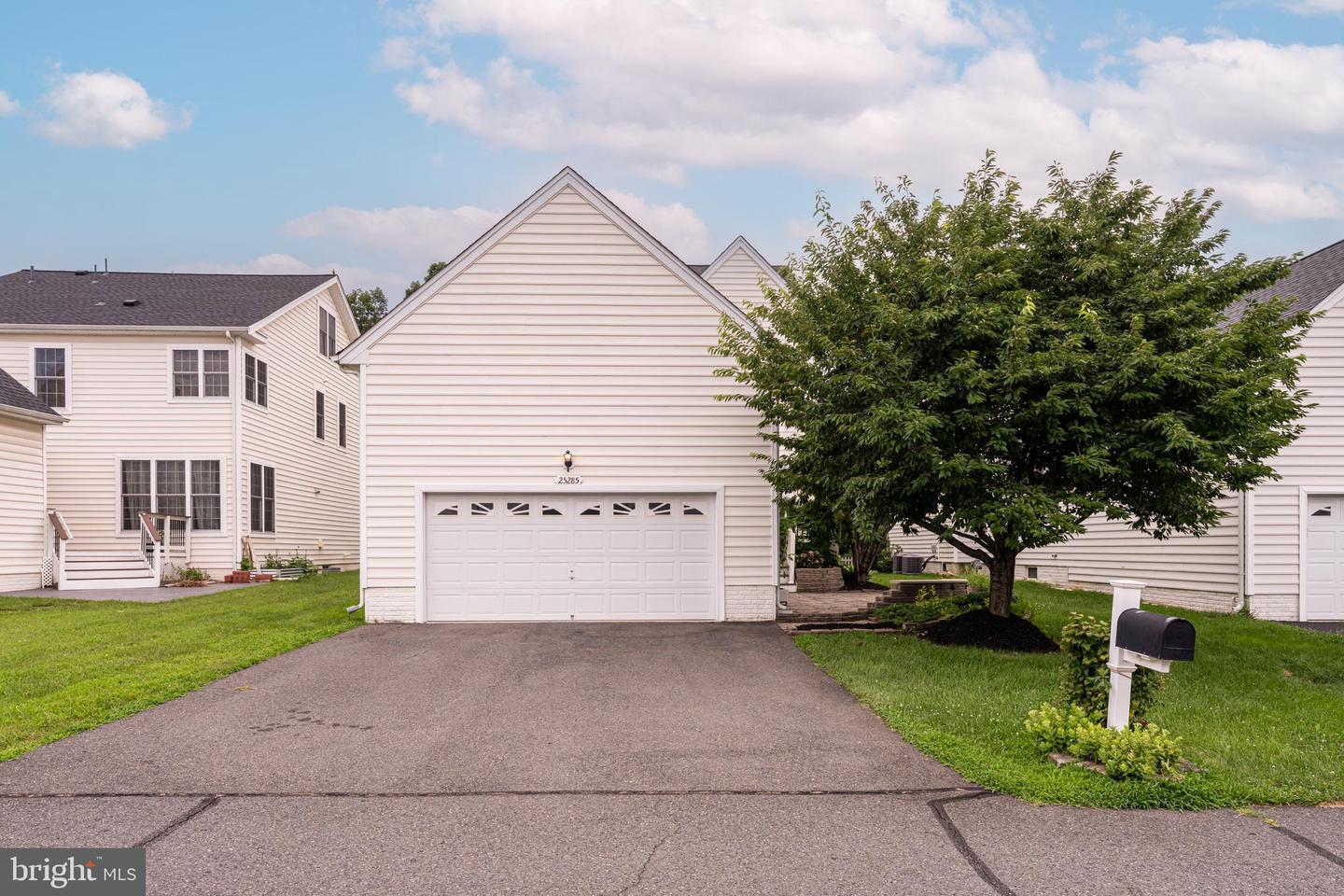 25285 DOOLITTLE LN, CHANTILLY, Virginia 20152, 5 Bedrooms Bedrooms, ,4 BathroomsBathrooms,Residential,For sale,25285 DOOLITTLE LN,VALO2102390 MLS # VALO2102390