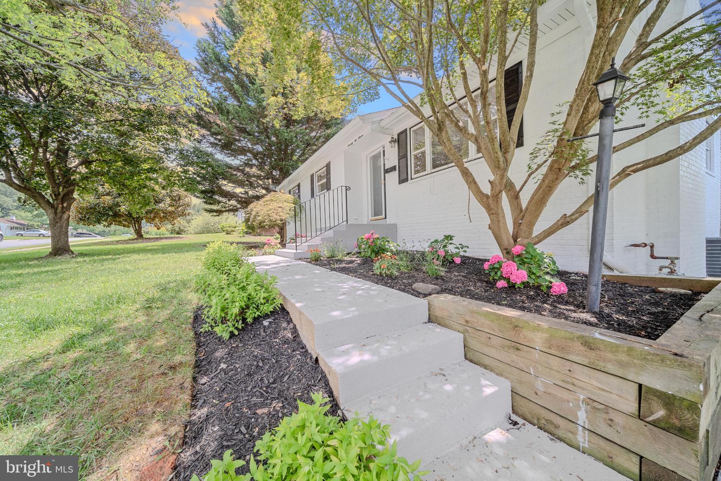 7511 JUNE ST, SPRINGFIELD, Virginia 22150, 4 Bedrooms Bedrooms, ,3 BathroomsBathrooms,Residential,For sale,7511 JUNE ST,VAFX2255978 MLS # VAFX2255978