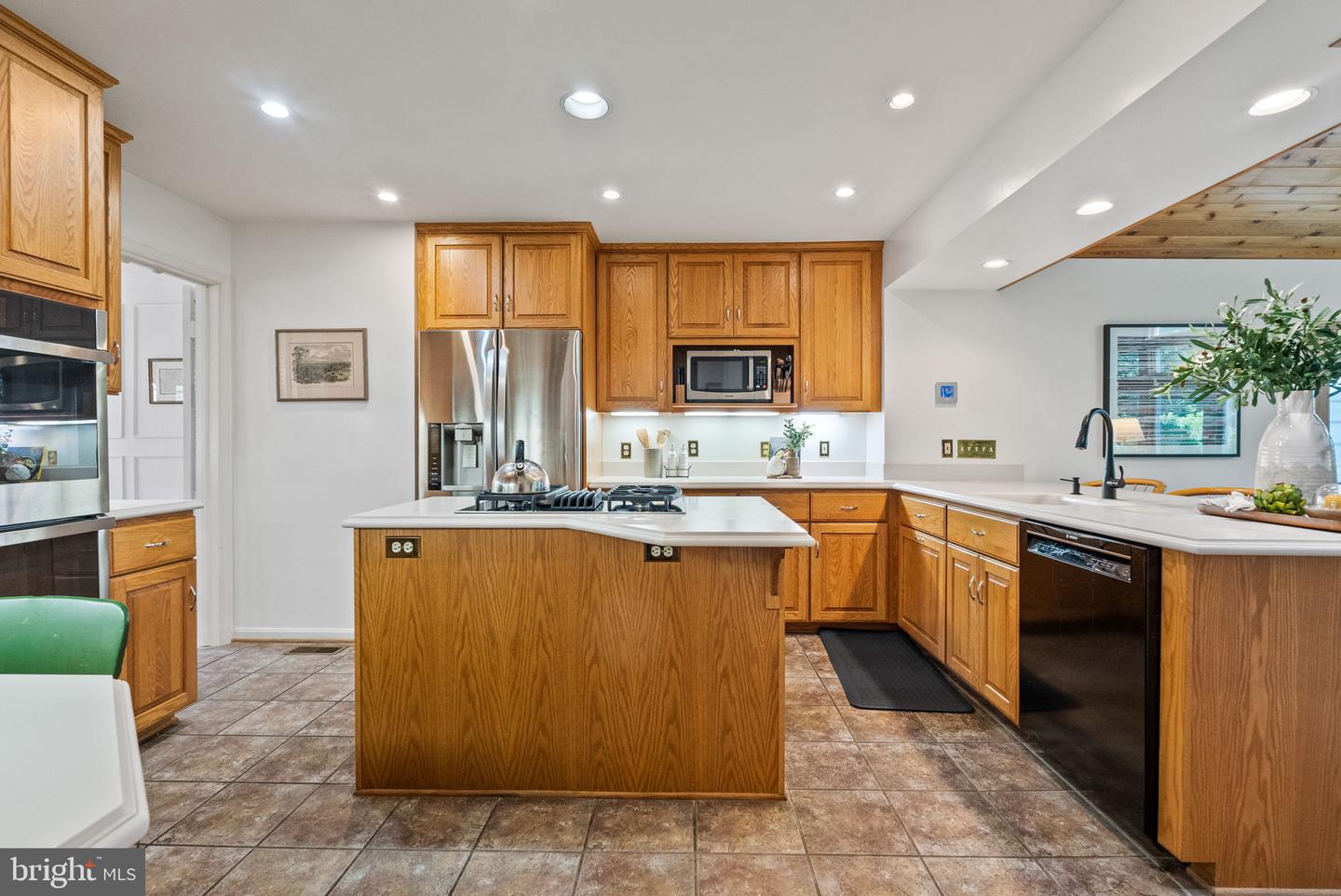 1302 TRINITY DR, ALEXANDRIA, Virginia 22314, 3 Bedrooms Bedrooms, ,3 BathroomsBathrooms,Residential,For sale,1302 TRINITY DR,VAAX2047602 MLS # VAAX2047602