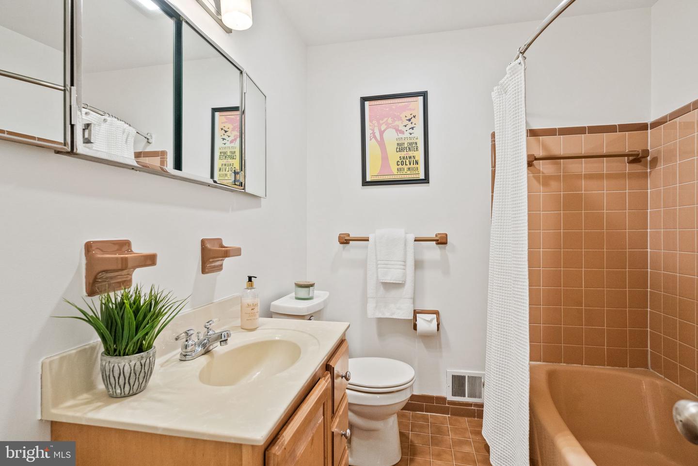 1302 TRINITY DR, ALEXANDRIA, Virginia 22314, 3 Bedrooms Bedrooms, ,3 BathroomsBathrooms,Residential,For sale,1302 TRINITY DR,VAAX2047602 MLS # VAAX2047602