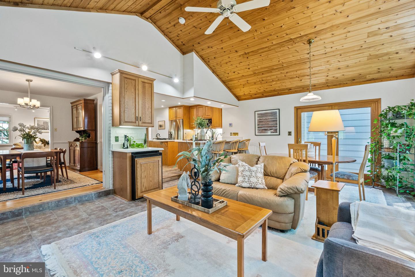 1302 TRINITY DR, ALEXANDRIA, Virginia 22314, 3 Bedrooms Bedrooms, ,3 BathroomsBathrooms,Residential,For sale,1302 TRINITY DR,VAAX2047602 MLS # VAAX2047602
