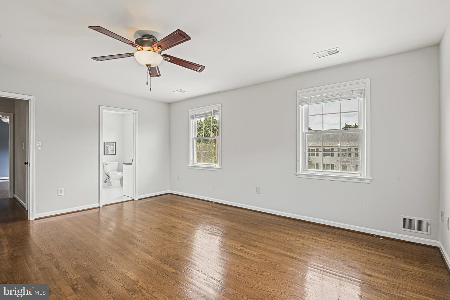 9810 SPRING RIDGE LN, VIENNA, Virginia 22182, 4 Bedrooms Bedrooms, ,3 BathroomsBathrooms,Residential,For sale,9810 SPRING RIDGE LN,VAFX2256570 MLS # VAFX2256570
