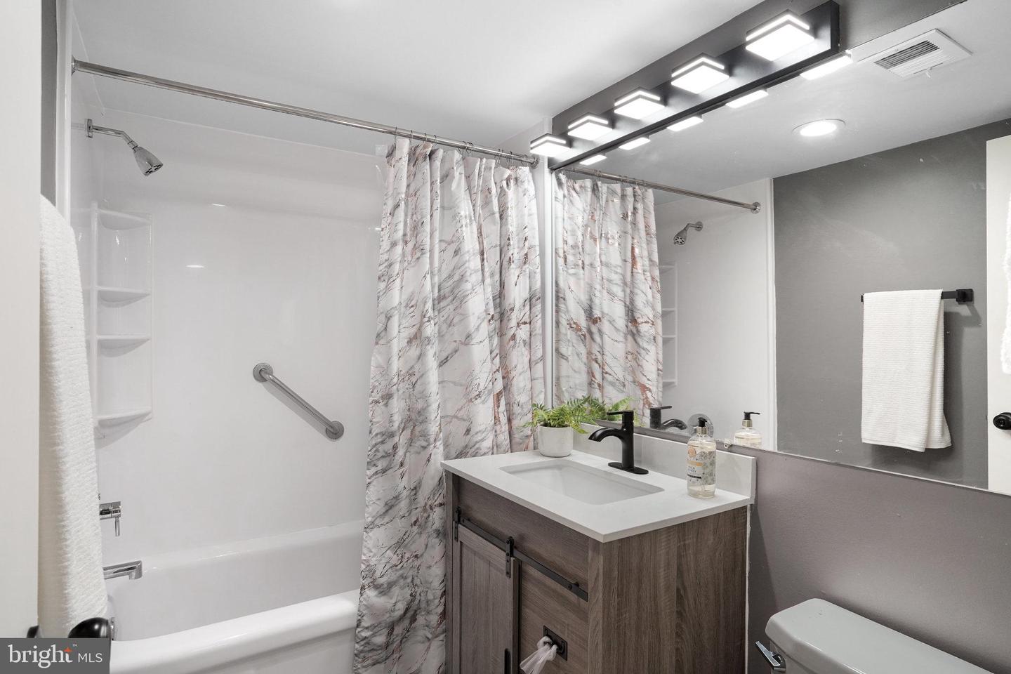 501 SLATERS LN #518, ALEXANDRIA, Virginia 22314, 1 Bedroom Bedrooms, ,1 BathroomBathrooms,Residential,For sale,501 SLATERS LN #518,VAAX2047634 MLS # VAAX2047634