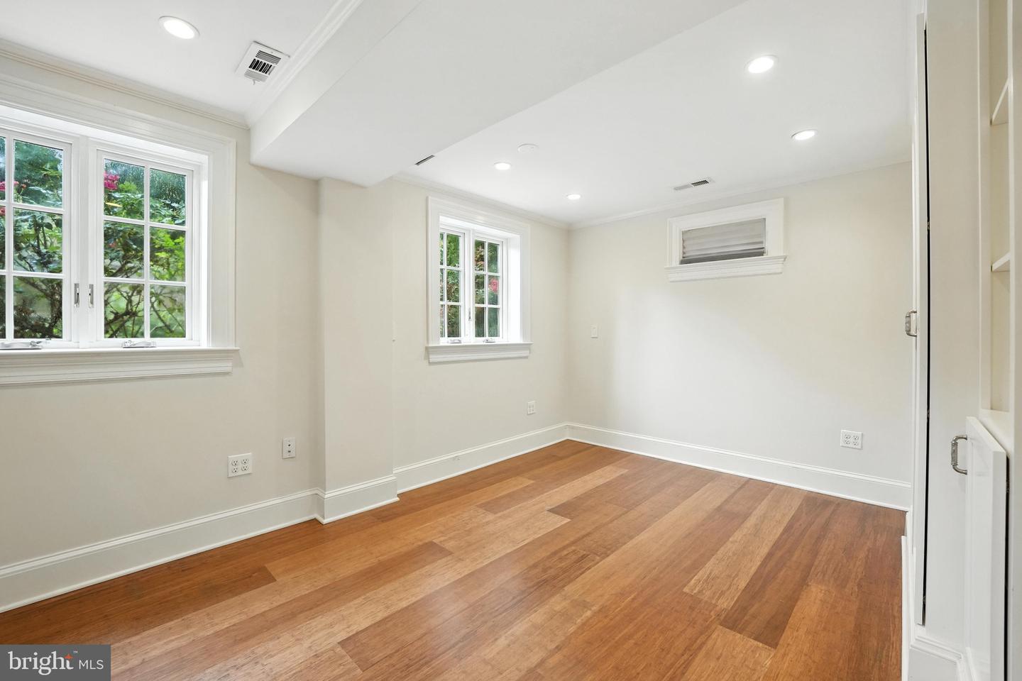 3516 RUNNYMEDE PL NW, WASHINGTON, District Of Columbia 20015, 5 Bedrooms Bedrooms, ,3 BathroomsBathrooms,Residential,For sale,3516 RUNNYMEDE PL NW,DCDC2211040 MLS # DCDC2211040