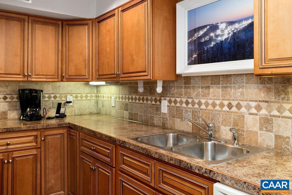 2082 STONE RIDGE CONDOS, WINTERGREEN RESORT, Virginia 22967, 3 Bedrooms Bedrooms, ,3 BathroomsBathrooms,Residential,For sale,2082 STONE RIDGE CONDOS,666934 MLS # 666934