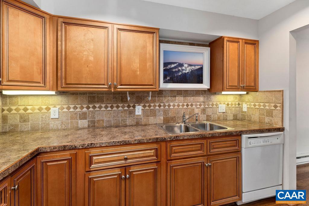 2082 STONE RIDGE CONDOS, WINTERGREEN RESORT, Virginia 22967, 3 Bedrooms Bedrooms, ,3 BathroomsBathrooms,Residential,For sale,2082 STONE RIDGE CONDOS,666934 MLS # 666934