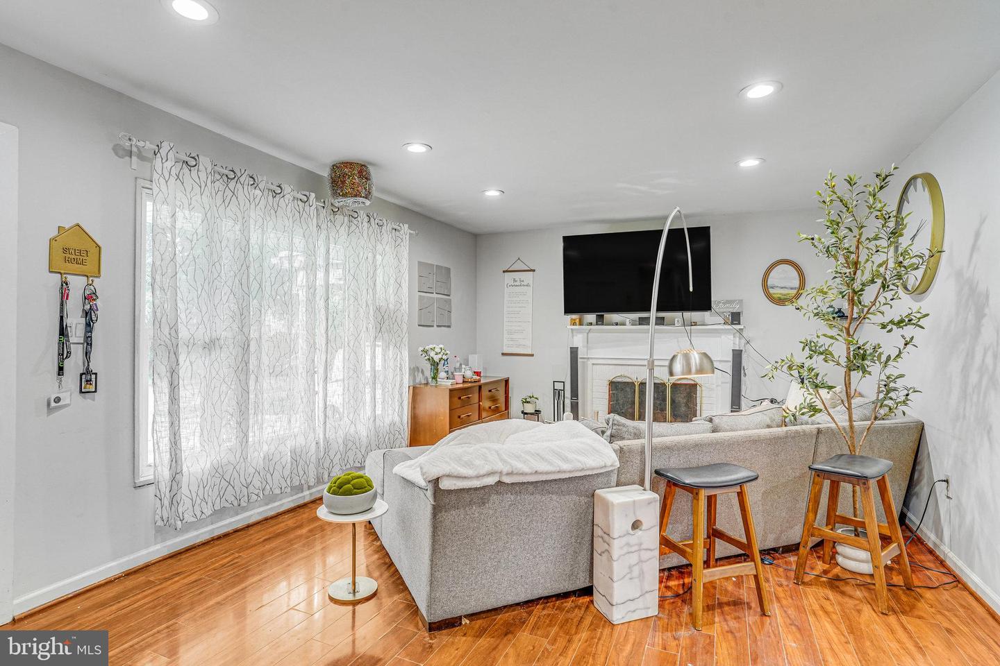 3702 PAUL ST, ALEXANDRIA, Virginia 22311, 3 Bedrooms Bedrooms, ,2 BathroomsBathrooms,Residential,For sale,3702 PAUL ST,VAFX2256528 MLS # VAFX2256528