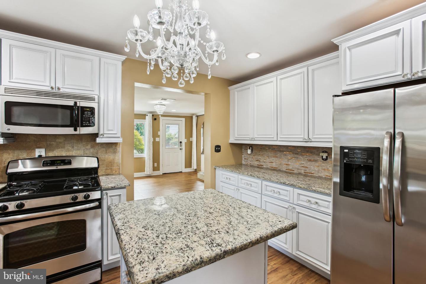 6816 ARLINGTON BLVD, FALLS CHURCH, Virginia 22042, 3 Bedrooms Bedrooms, ,2 BathroomsBathrooms,Residential,For sale,6816 ARLINGTON BLVD,VAFX2256624 MLS # VAFX2256624