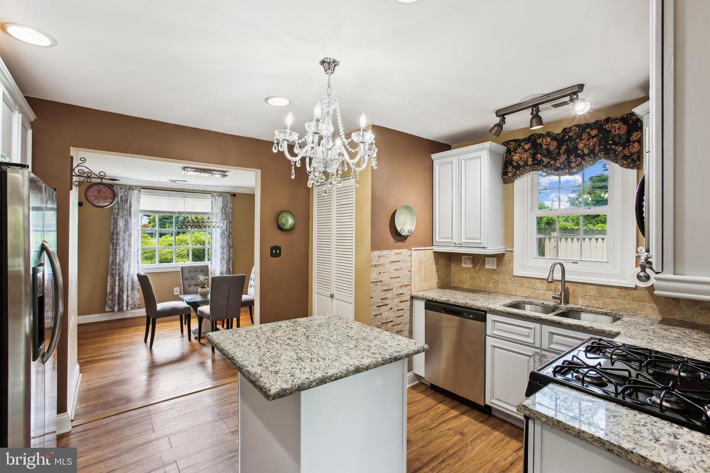 6816 ARLINGTON BLVD, FALLS CHURCH, Virginia 22042, 3 Bedrooms Bedrooms, ,2 BathroomsBathrooms,Residential,For sale,6816 ARLINGTON BLVD,VAFX2256624 MLS # VAFX2256624