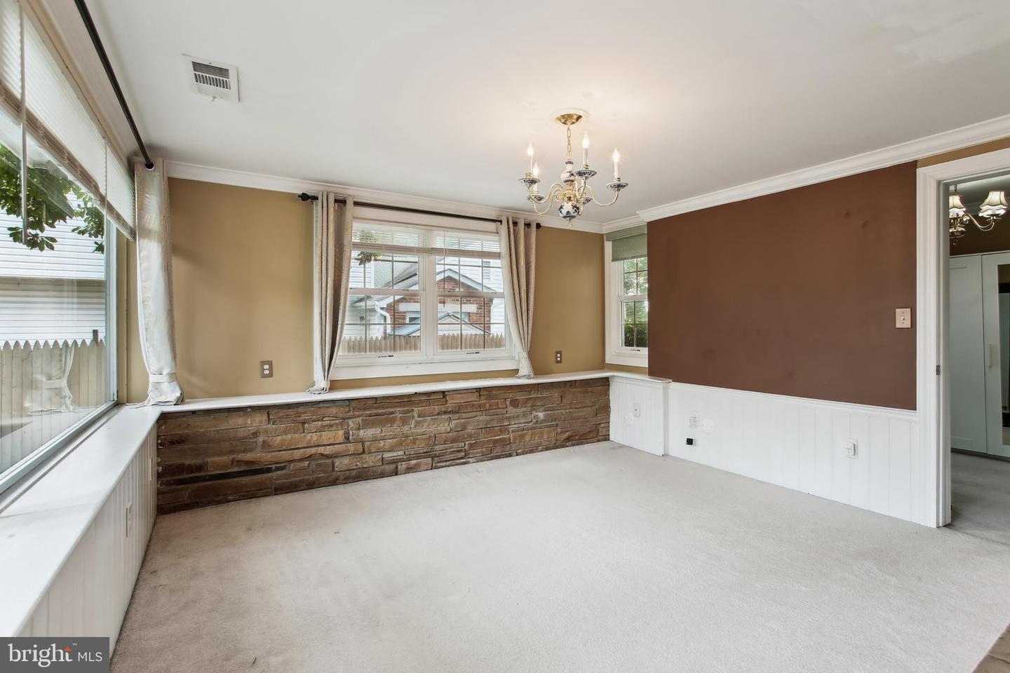 6816 ARLINGTON BLVD, FALLS CHURCH, Virginia 22042, 3 Bedrooms Bedrooms, ,2 BathroomsBathrooms,Residential,For sale,6816 ARLINGTON BLVD,VAFX2256624 MLS # VAFX2256624