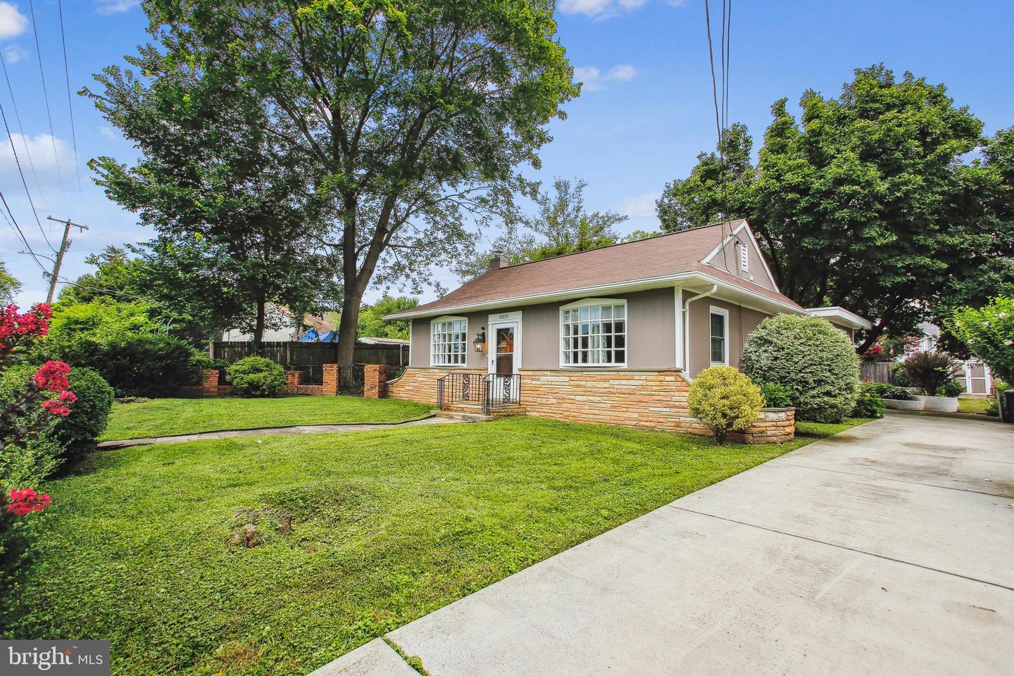 6816 ARLINGTON BLVD, FALLS CHURCH, Virginia 22042, 3 Bedrooms Bedrooms, ,2 BathroomsBathrooms,Residential,For sale,6816 ARLINGTON BLVD,VAFX2256624 MLS # VAFX2256624