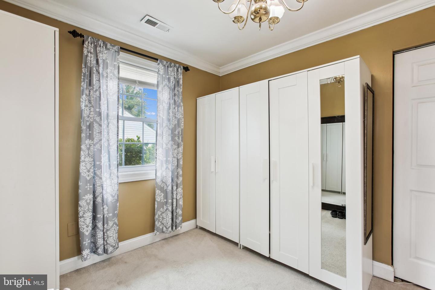 6816 ARLINGTON BLVD, FALLS CHURCH, Virginia 22042, 3 Bedrooms Bedrooms, ,2 BathroomsBathrooms,Residential,For sale,6816 ARLINGTON BLVD,VAFX2256624 MLS # VAFX2256624