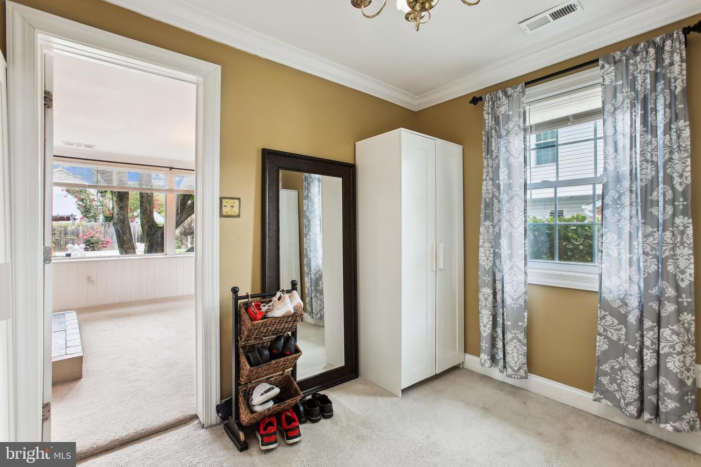 6816 ARLINGTON BLVD, FALLS CHURCH, Virginia 22042, 3 Bedrooms Bedrooms, ,2 BathroomsBathrooms,Residential,For sale,6816 ARLINGTON BLVD,VAFX2256624 MLS # VAFX2256624