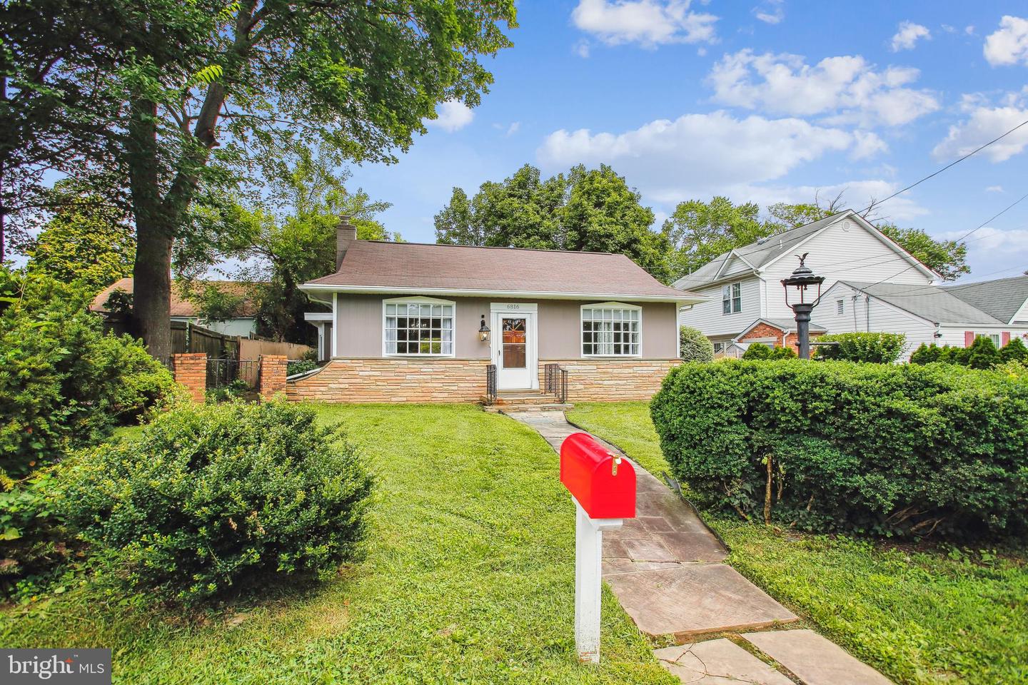 6816 ARLINGTON BLVD, FALLS CHURCH, Virginia 22042, 3 Bedrooms Bedrooms, ,2 BathroomsBathrooms,Residential,For sale,6816 ARLINGTON BLVD,VAFX2256624 MLS # VAFX2256624